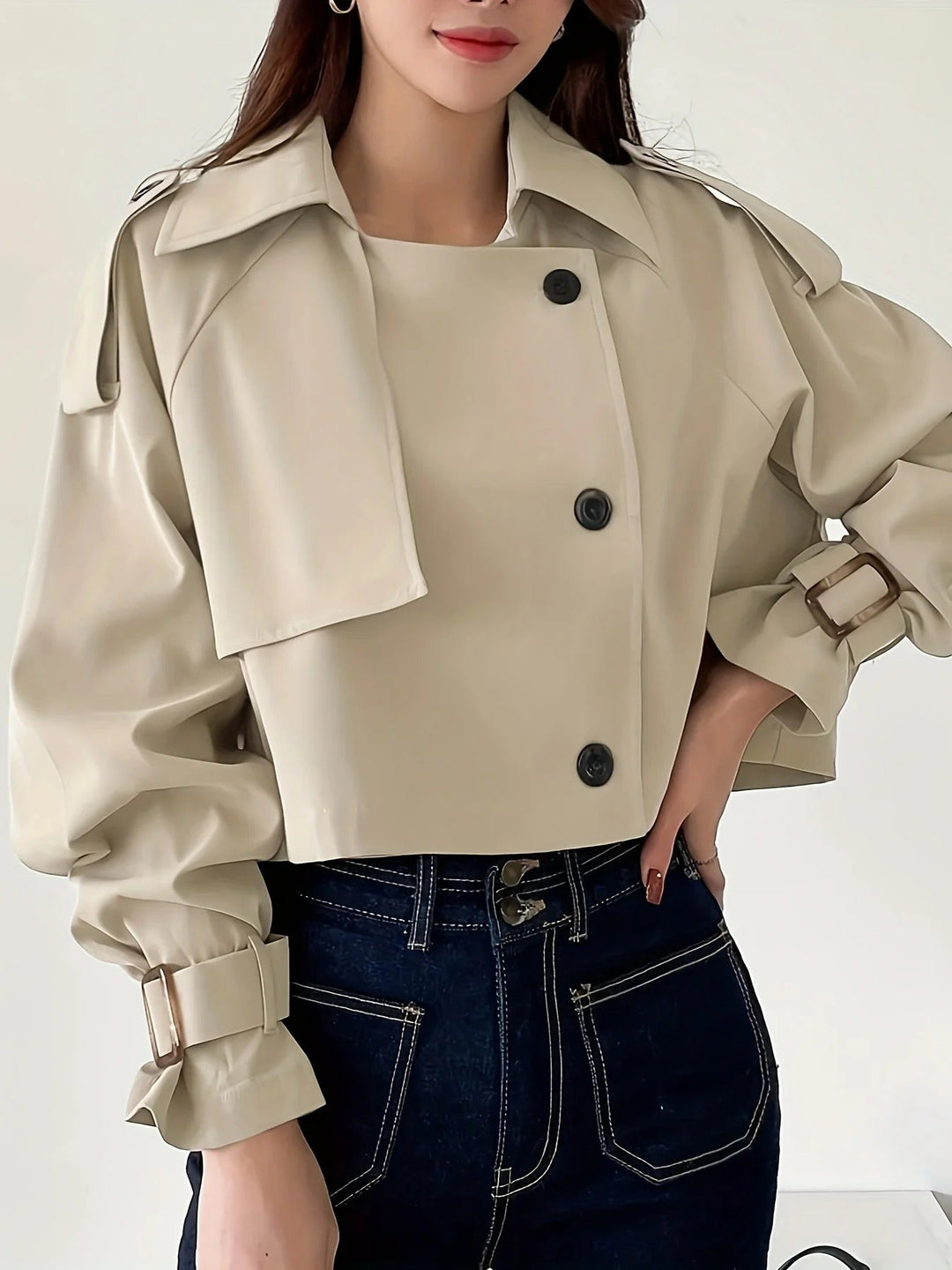 Avslappnad kort trenchcoat