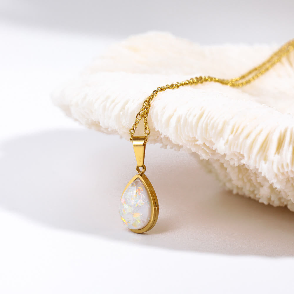 Halsband med droppformat hänge i 18K naturlig opal - Eloise