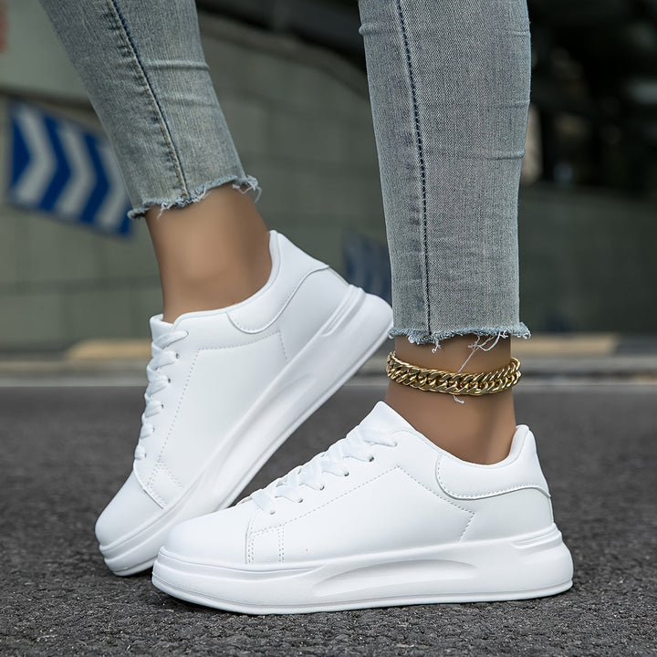 Vita syntetiskt tygsneakers för kvinnor