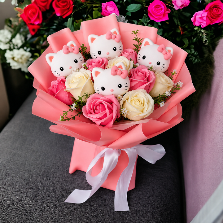Bukett med färgglada konstgjorda blommor och Kitty-figurer för presenter och dekoration