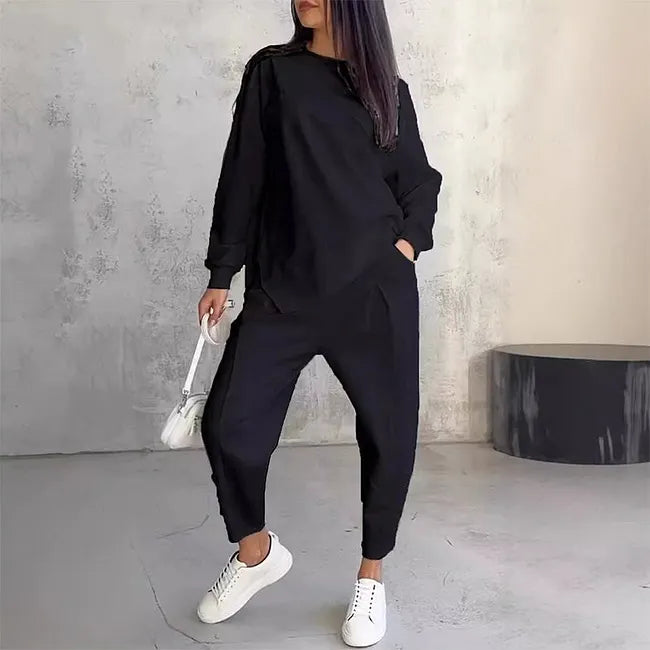 Tvådelat set: ledig långärmad sweatshirt och mjukisbyxor