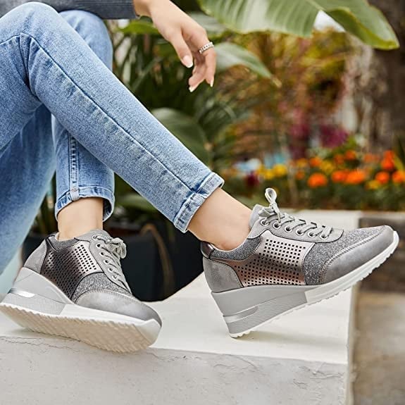 Stilren Sneakers med Sleehak för Damer