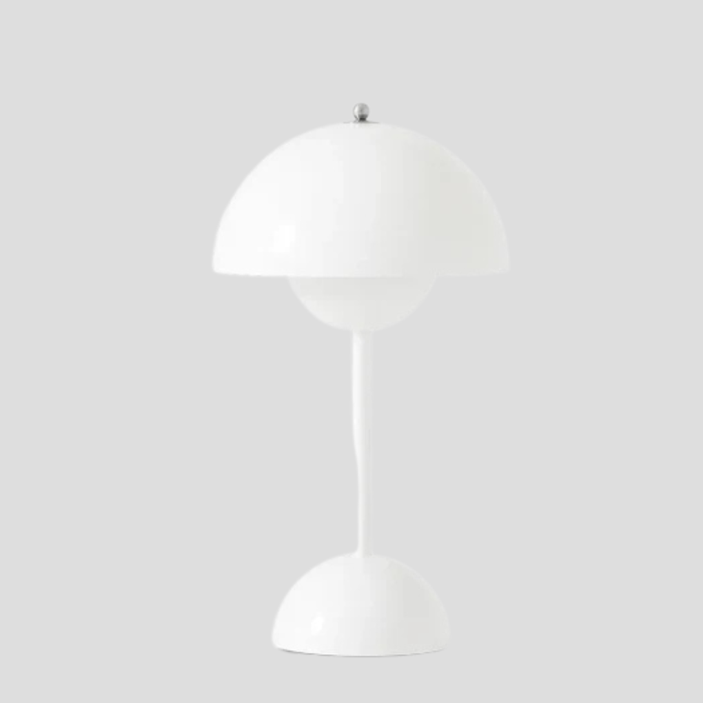 Sladdløs bordlampe i metal