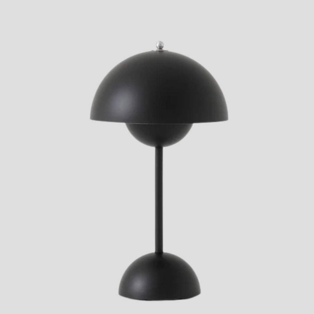 Sladdløs bordlampe i metal