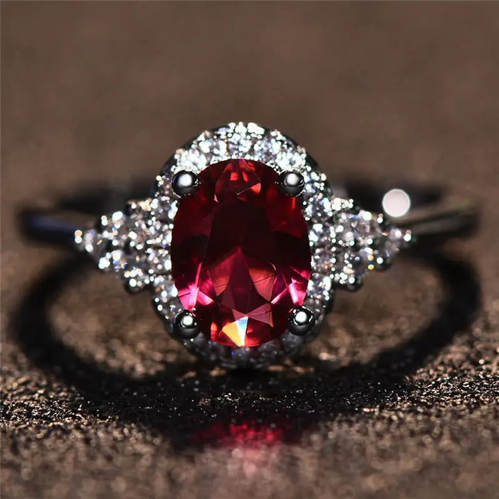 Elegant ring i vitguld med diskret zirkoniadetalj