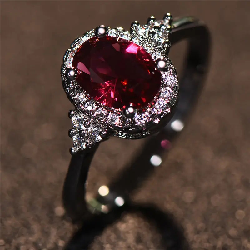 Elegant ring i vitguld med diskret zirkoniadetalj