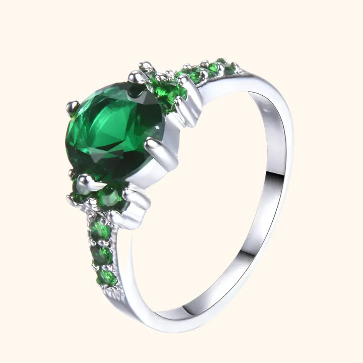 Elegant ring i vitguld med förfinad design