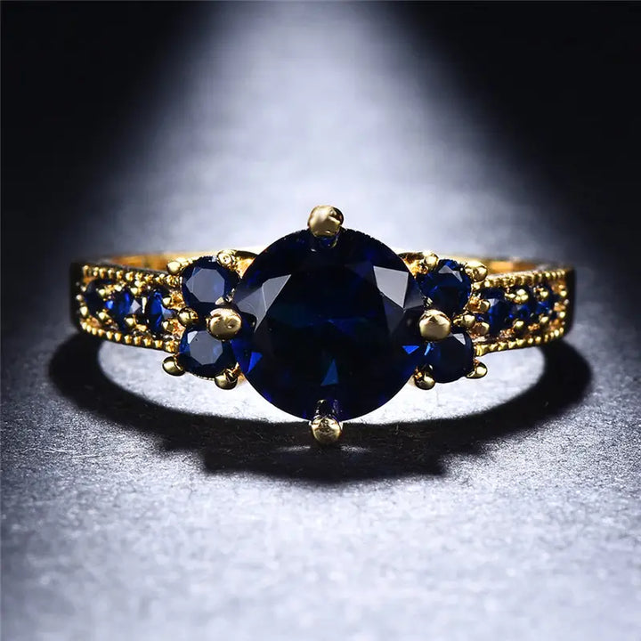 Elegant guldring med förfinade detaljer