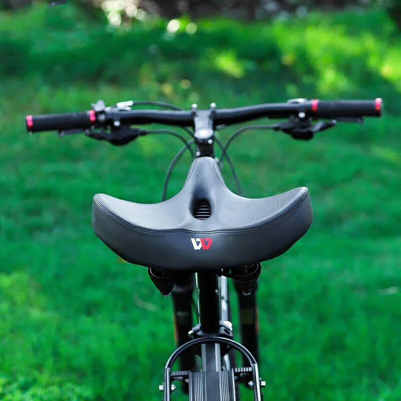 Ergonomisk och bred cykelsadel med extra stoppning för optimal komfort