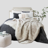 Lyxig filt i fuskpäls