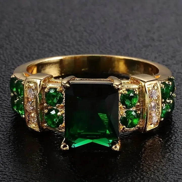 Elegant guldring med förfinade detaljer