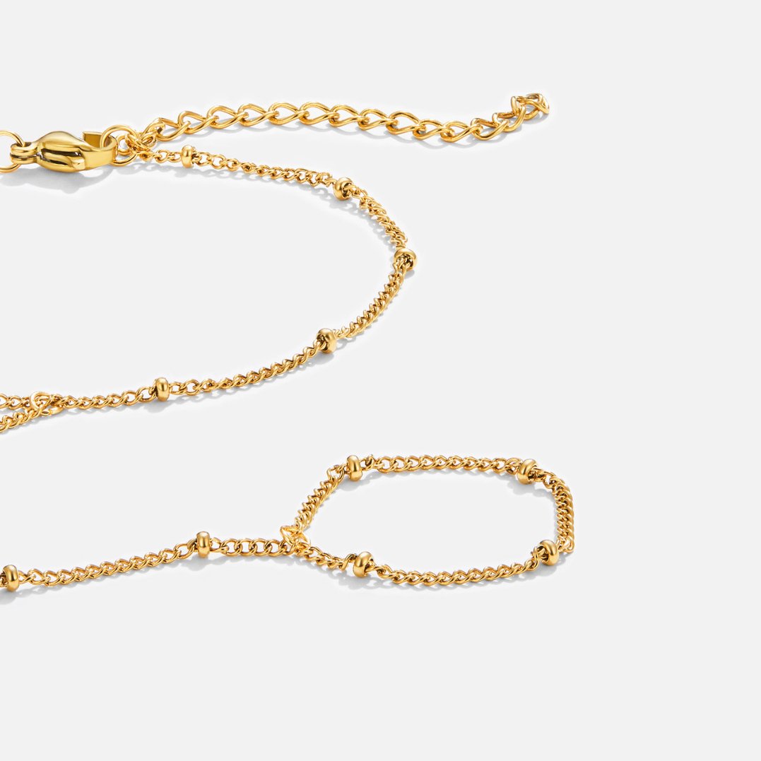 Elegant guldarmband med förfinade detaljer