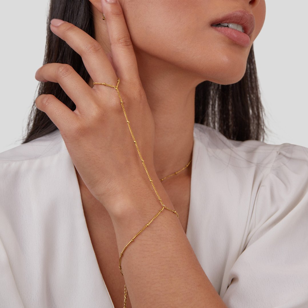 Elegant guldarmband med förfinade detaljer