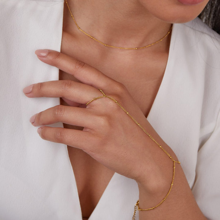Elegant silverarmband med förfinade detaljer