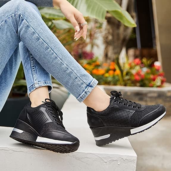 Förhöjda kilklackade sneakers för kvinnor