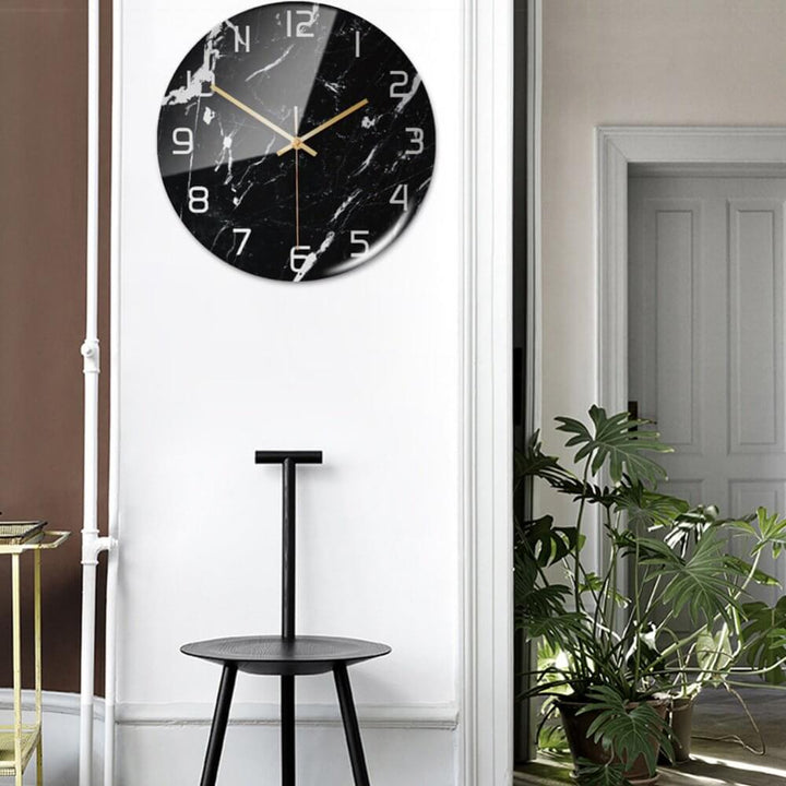 Elegant väggklocka med marmoreffekt – MarbleTime