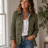 Blombroderad utility-jacka – vintage-boho-stil med volangkant
