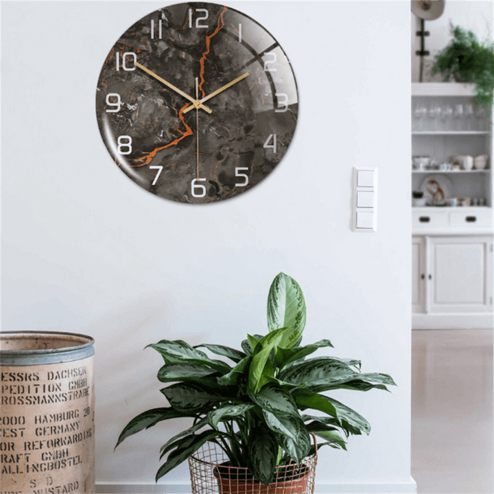 Elegant väggklocka med marmoreffekt – MarbleTime