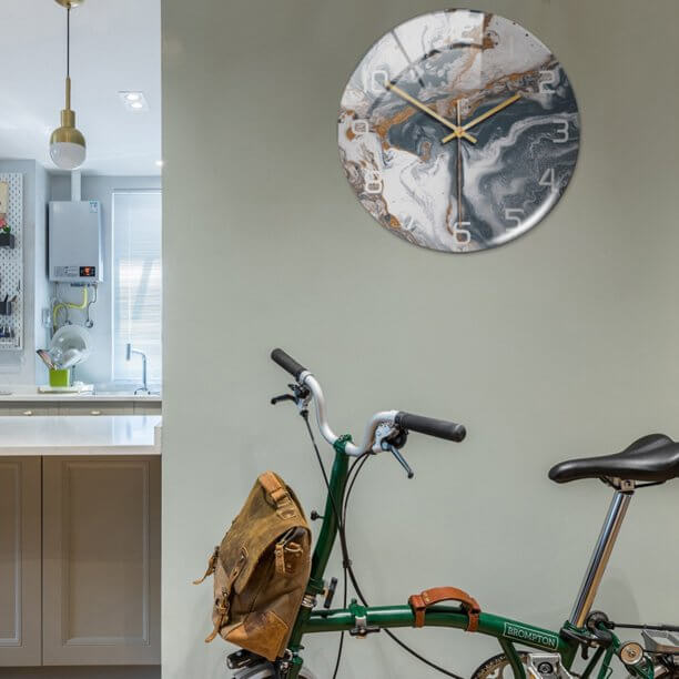 Elegant väggklocka med marmoreffekt – MarbleTime