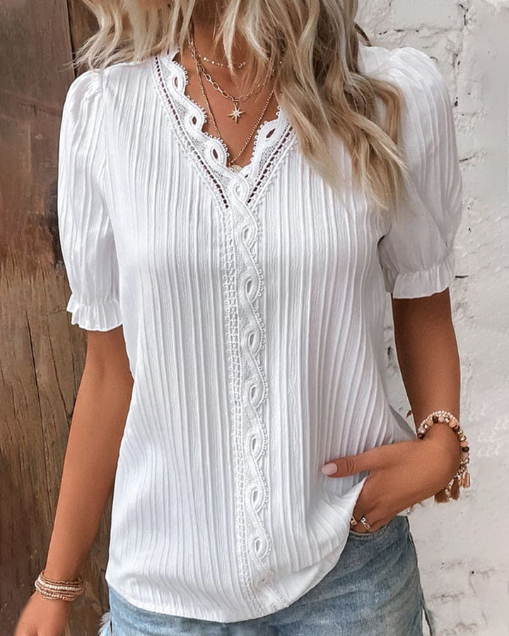 Elegant bluse med V-udskæring og blonder