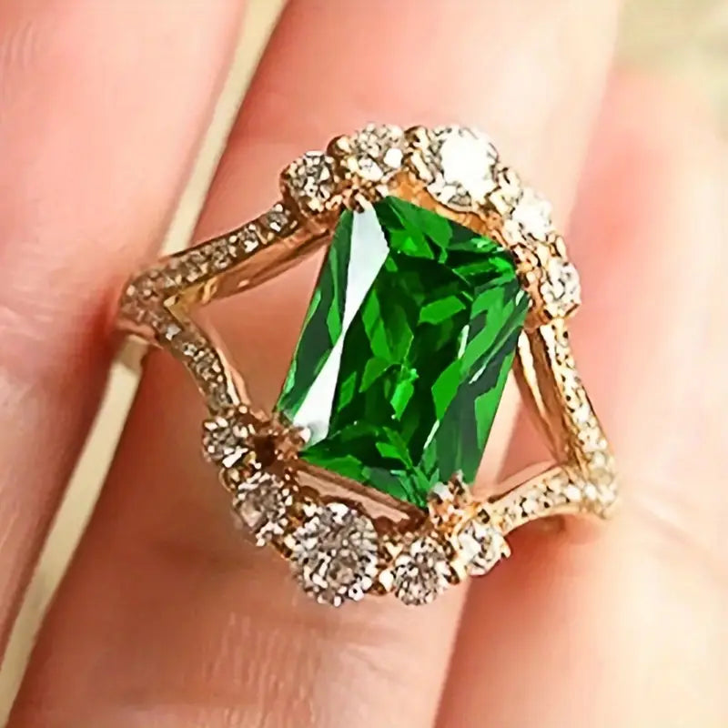 Elegant guldring med förfinade detaljer
