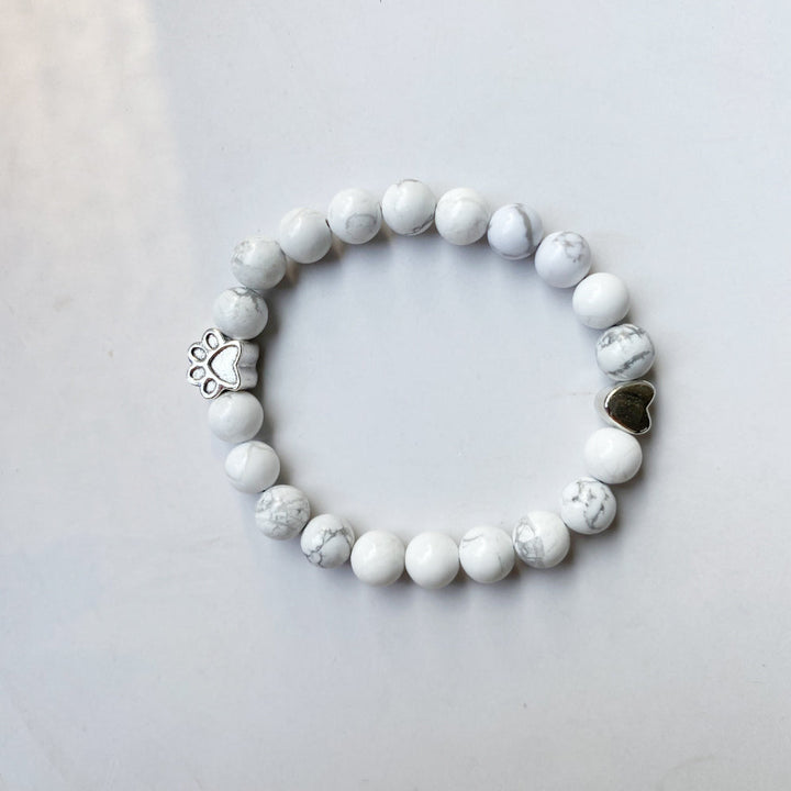 Armband med natursten och tass- och hjärtberlock – Handgjord design