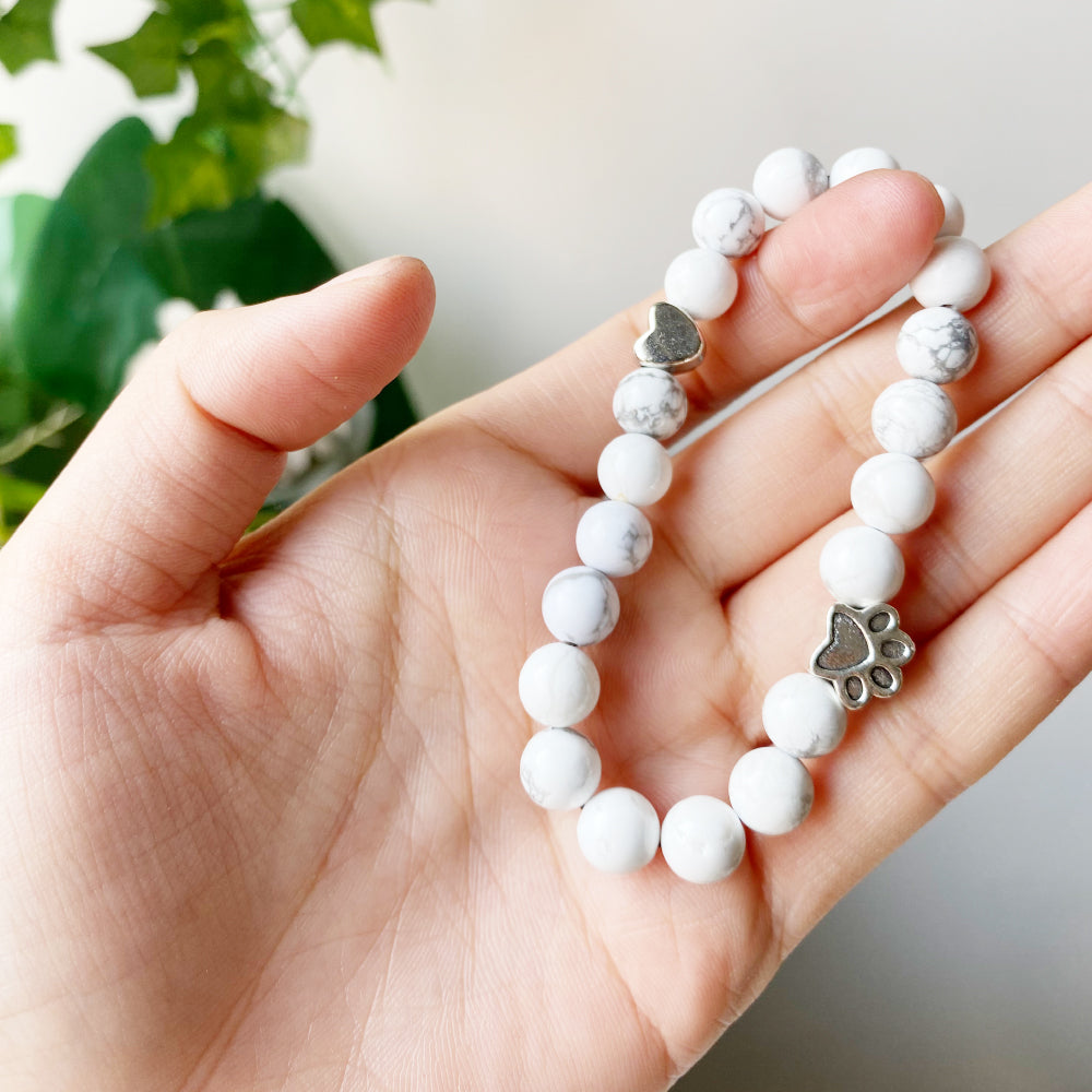 Armband med natursten och tass- och hjärtberlock – Handgjord design