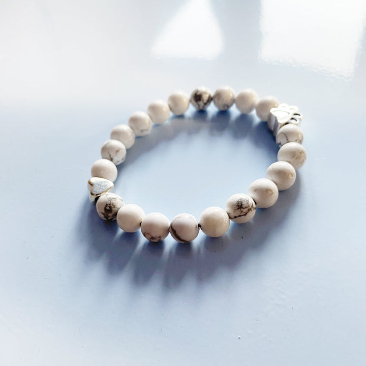 Armband med natursten och tass- och hjärtberlock – Handgjord design