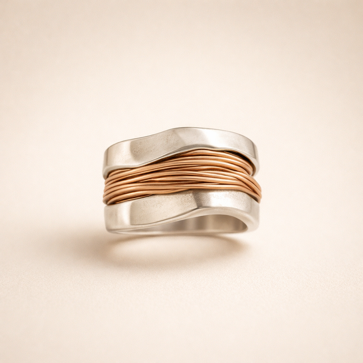 Solvira – Silverring med guldådring