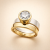 Guldring med infattat glas