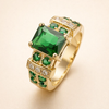 Elegant guldring med förfinade detaljer