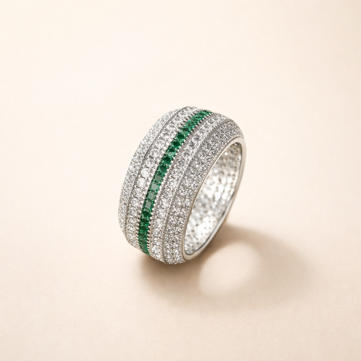 Elegant ring i vitguld med förfinad design