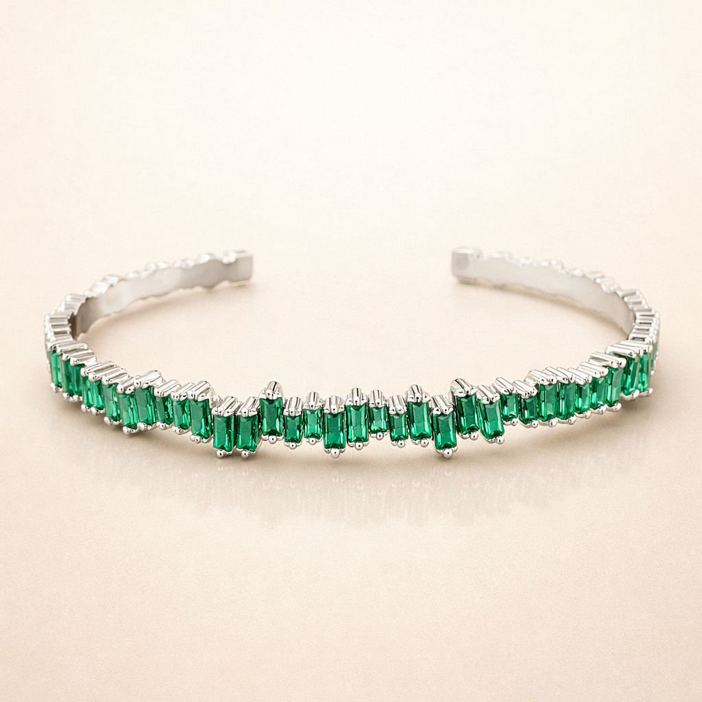 Elegant armband i vitguld med förfinade detaljer