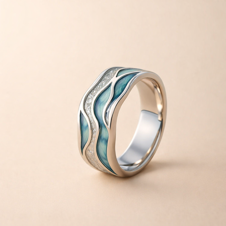 Vågig ring i vitguld