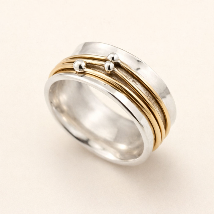 Elegant skiktad ring i blandat guld och silver
