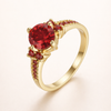 Elegant guldring med förfinade detaljer