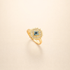 Vriden guldring med safir och solstrålsdesign