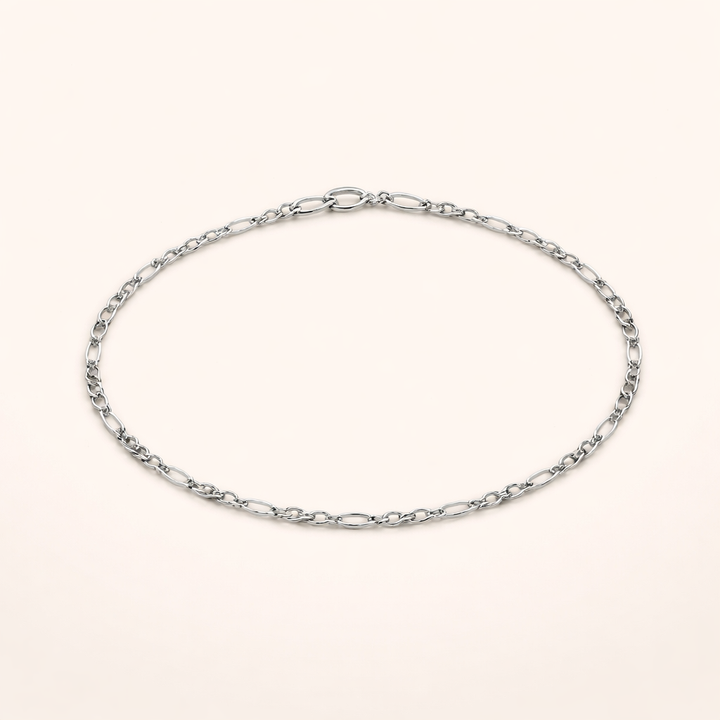 Elegant armband i vitguld med förfinade detaljer