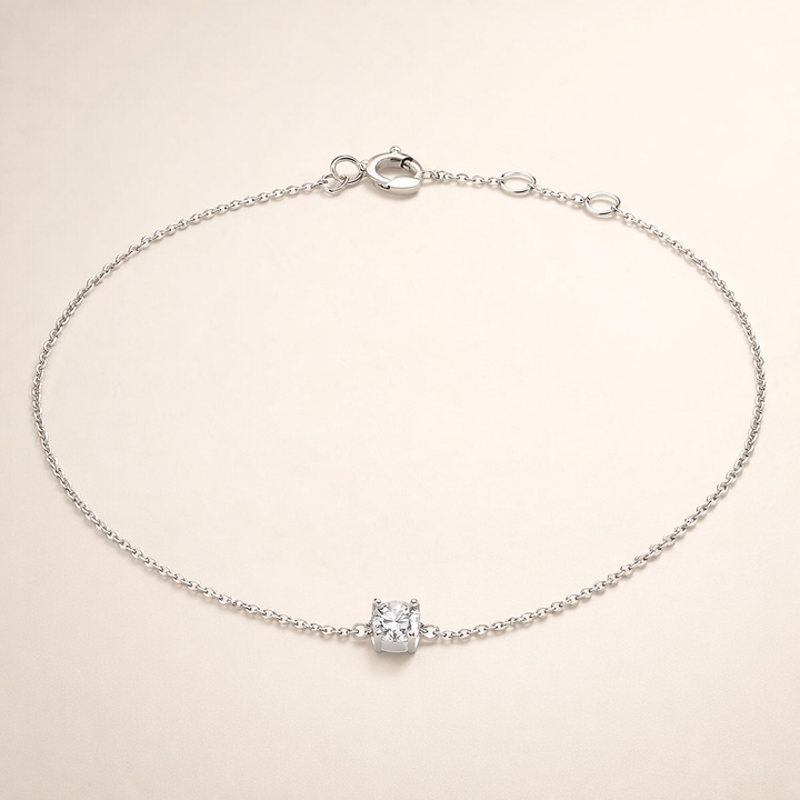 Elegant armband i vitguld med förfinade detaljer