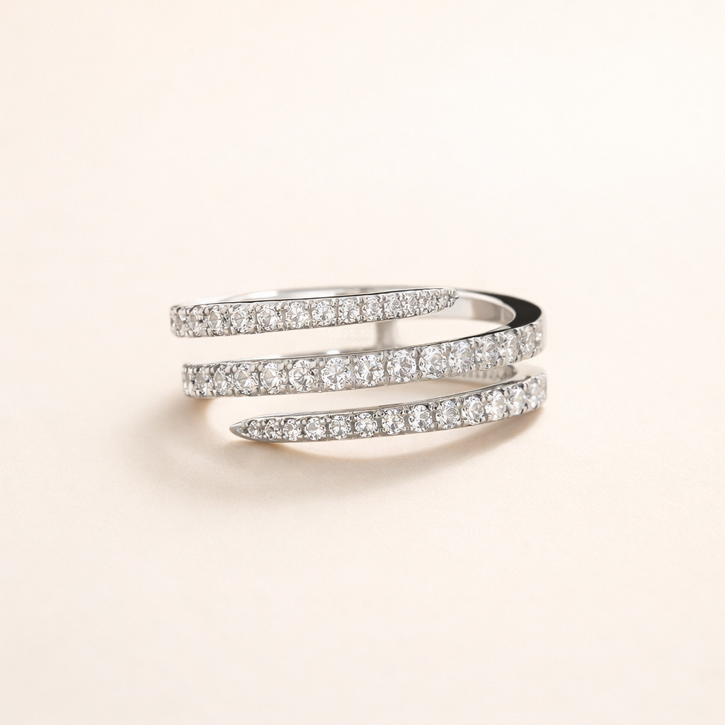 Elegant ring i vitguld med förfinad design