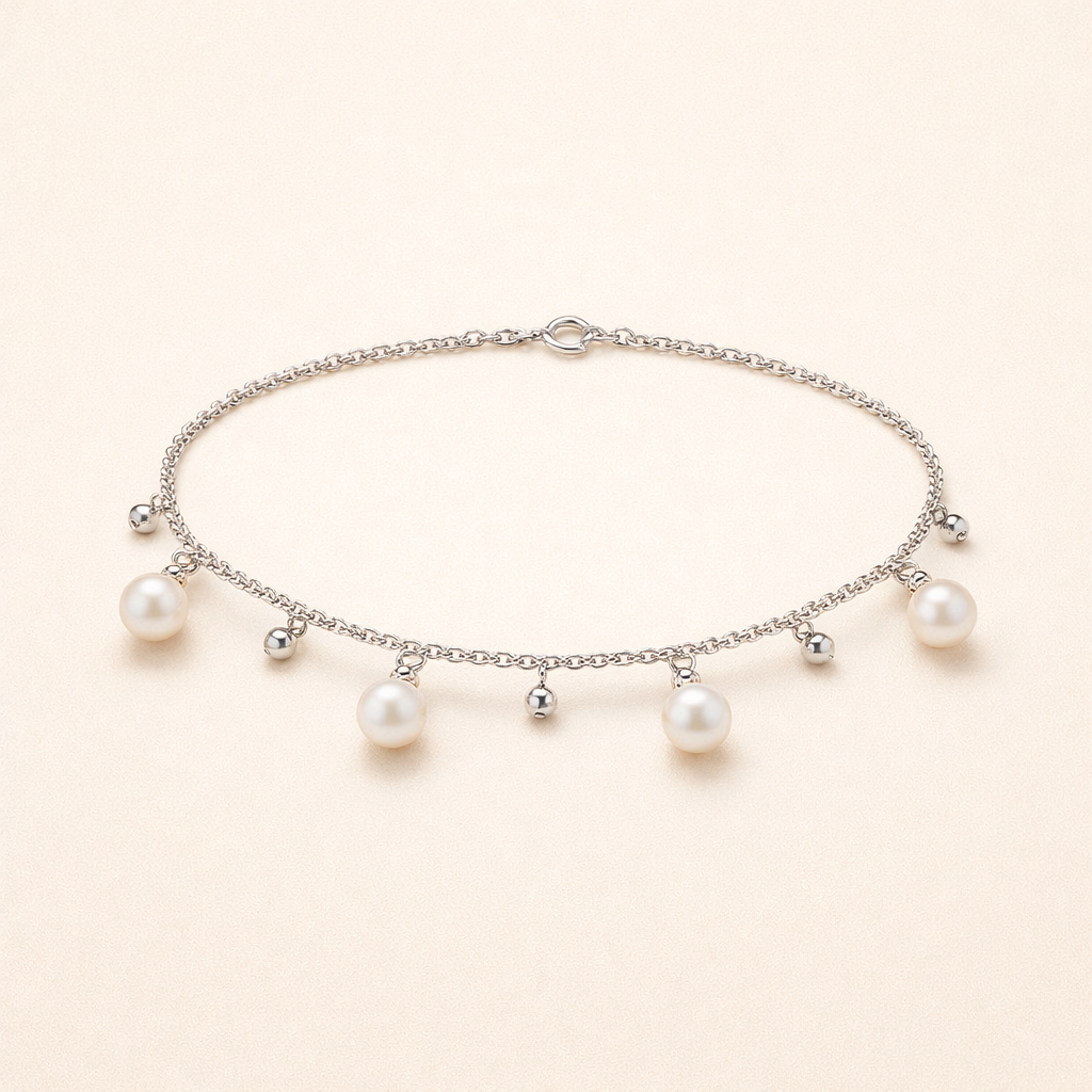 Silverarmband med elegant pärla och diskreta detaljer