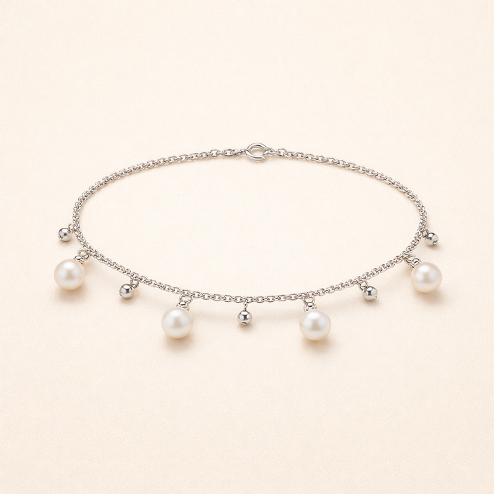 Silverarmband med elegant pärla och diskreta detaljer
