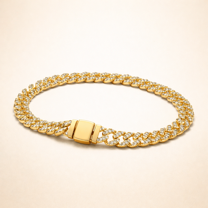 Elegant guldarmband med moissanitdetaljer