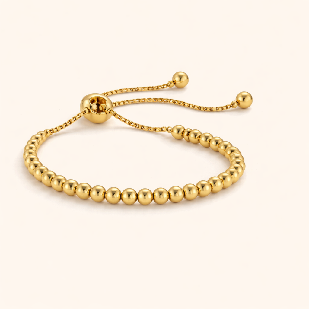 Elegant armband i guld med pärldetaljer