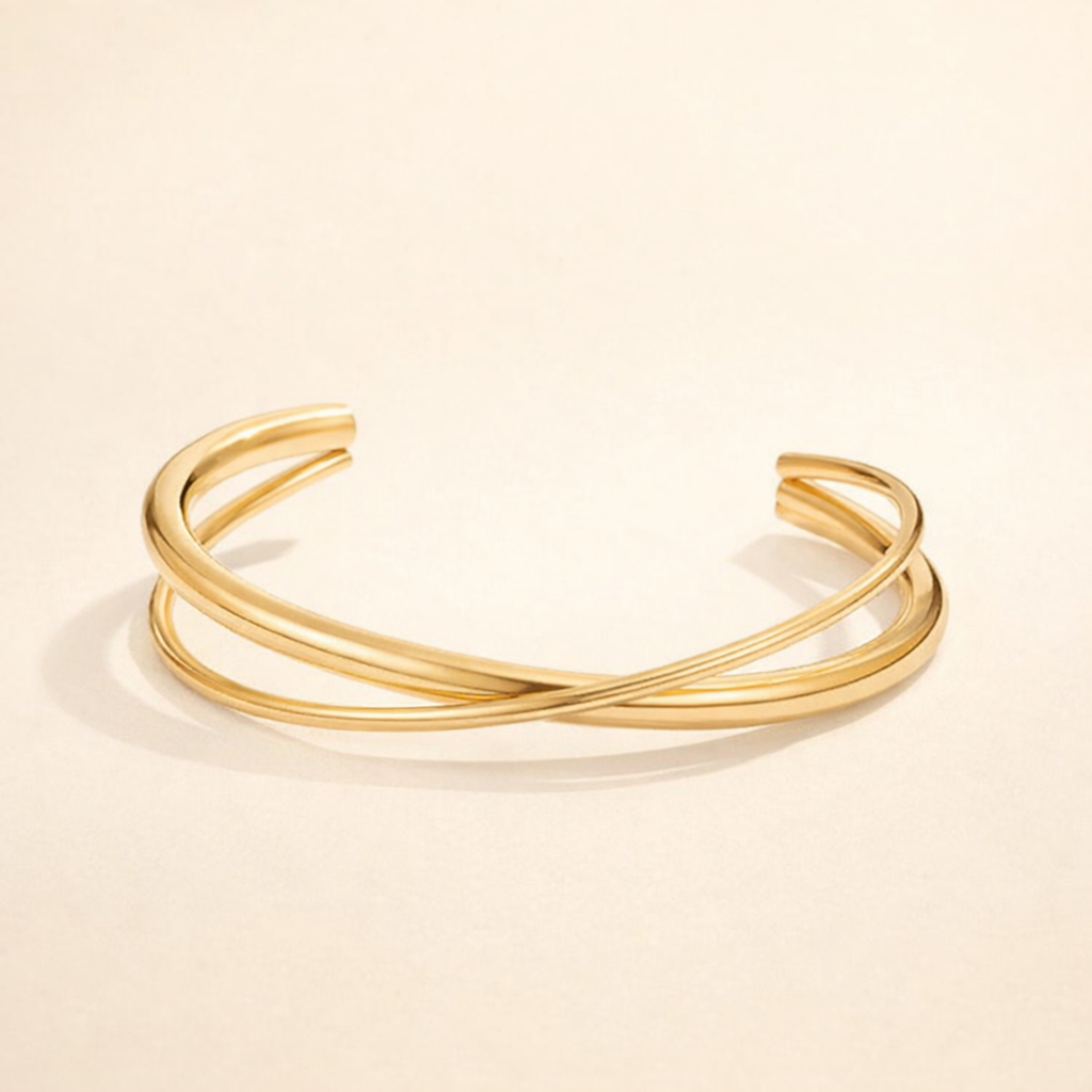 Elegant guldarmband med en förfinad twist