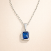 Silverhalsband med havsblått hänge