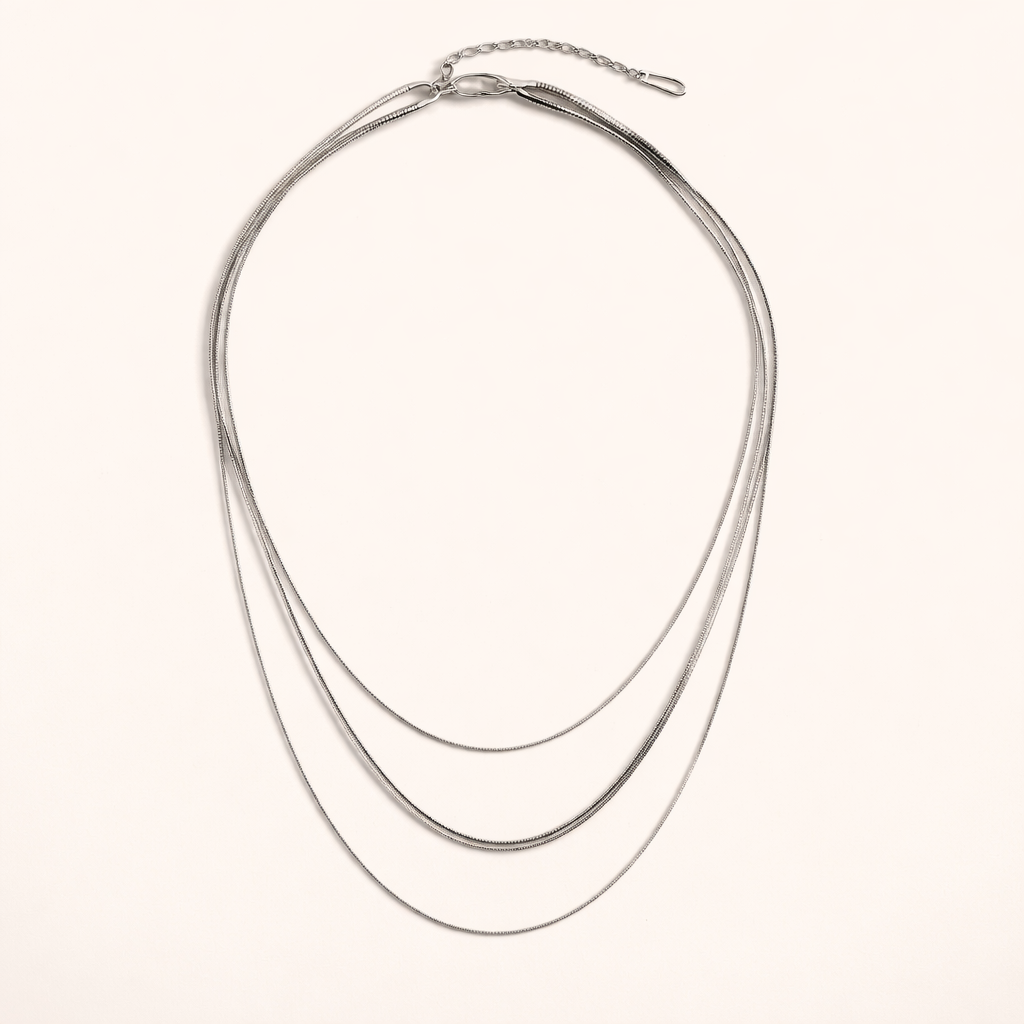 Elegant silverhalsband med flera lager