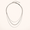 Elegant silverhalsband med flera lager