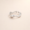 Elegant silverring med våg och förfinade linjer