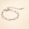 Minimalistiskt silverarmband med eleganta länkar